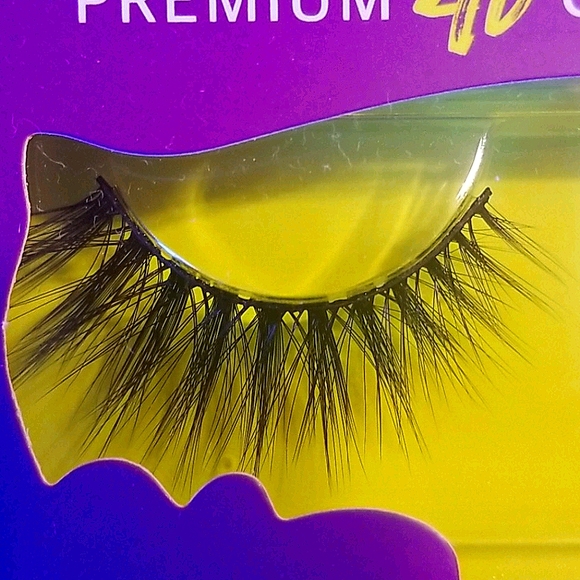 Cashmere 4D Lashes - Party - Picture 2 of 3